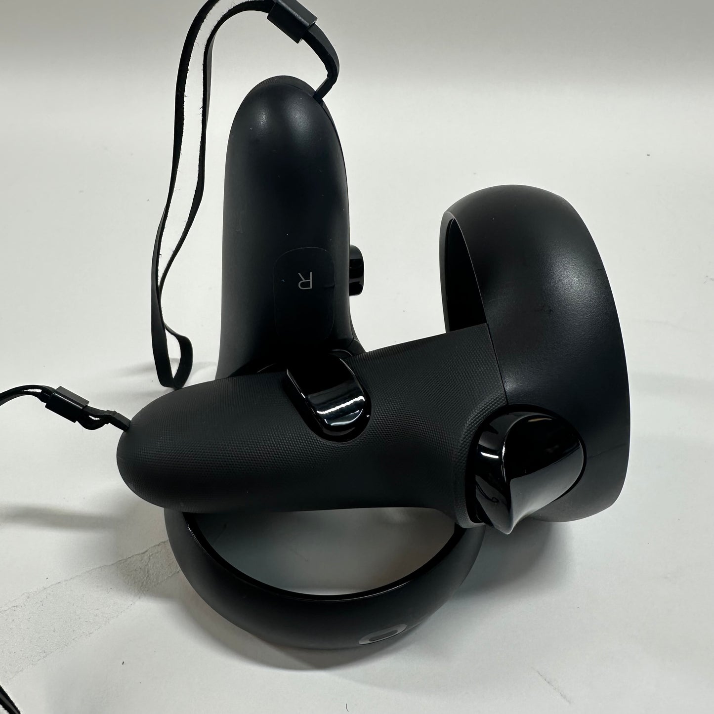 Oculus Quest 128GB Standalone All-in-One VR Headset 1PASH9B