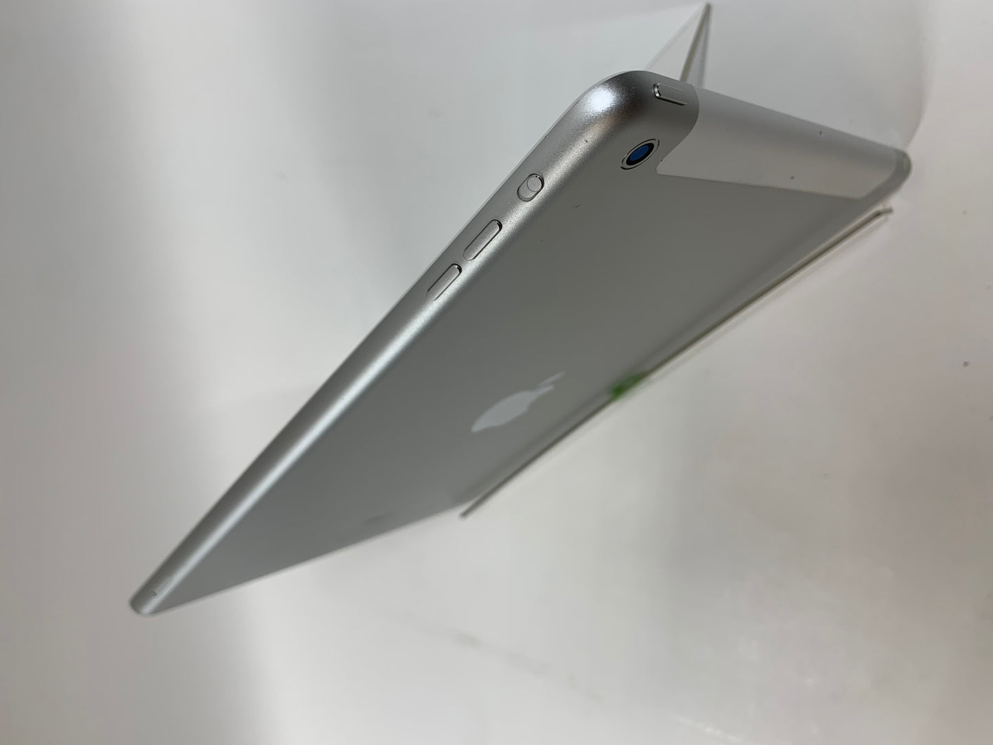 Unlocked Apple iPad Air 1st Gen 16GB 12.5.5 SILVER ME99LL/B