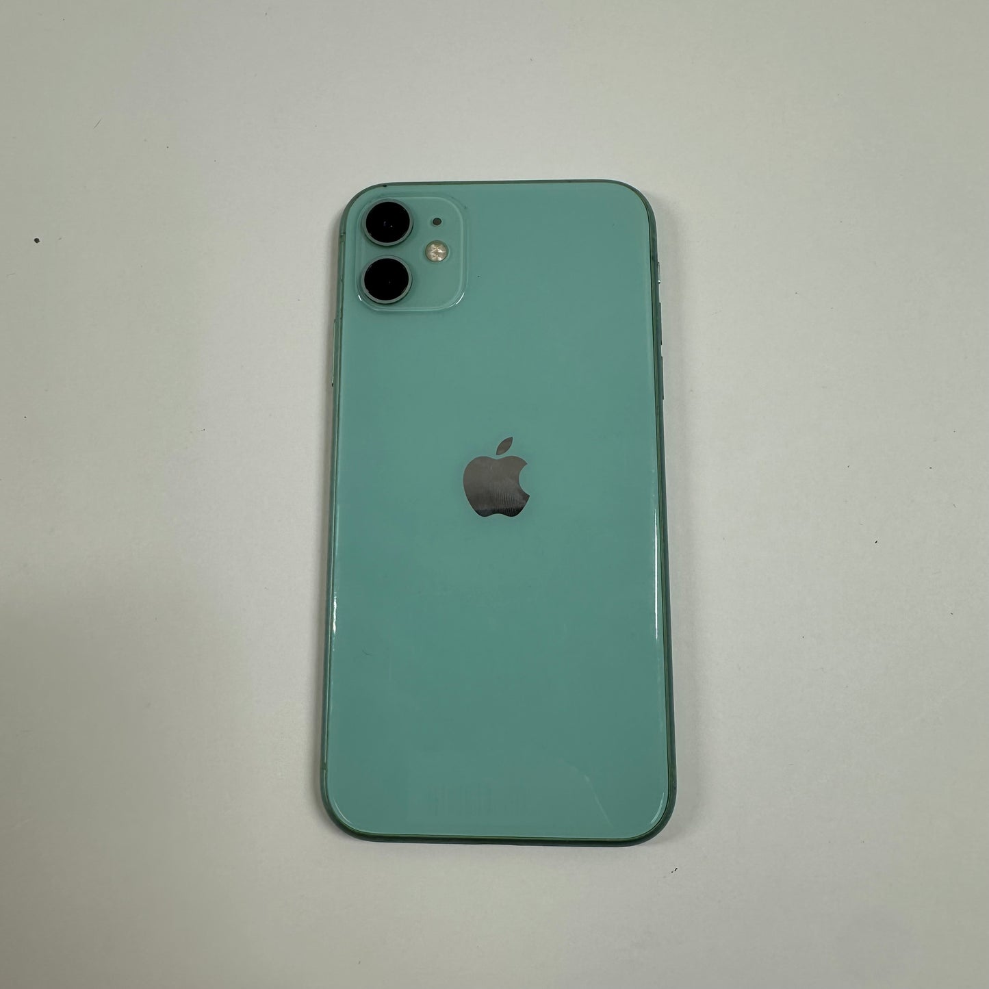 Broken GSM Unlocked Apple iPhone 11 128GB 15.4.1 MH8Q3LL/A CRACKED SCREEN