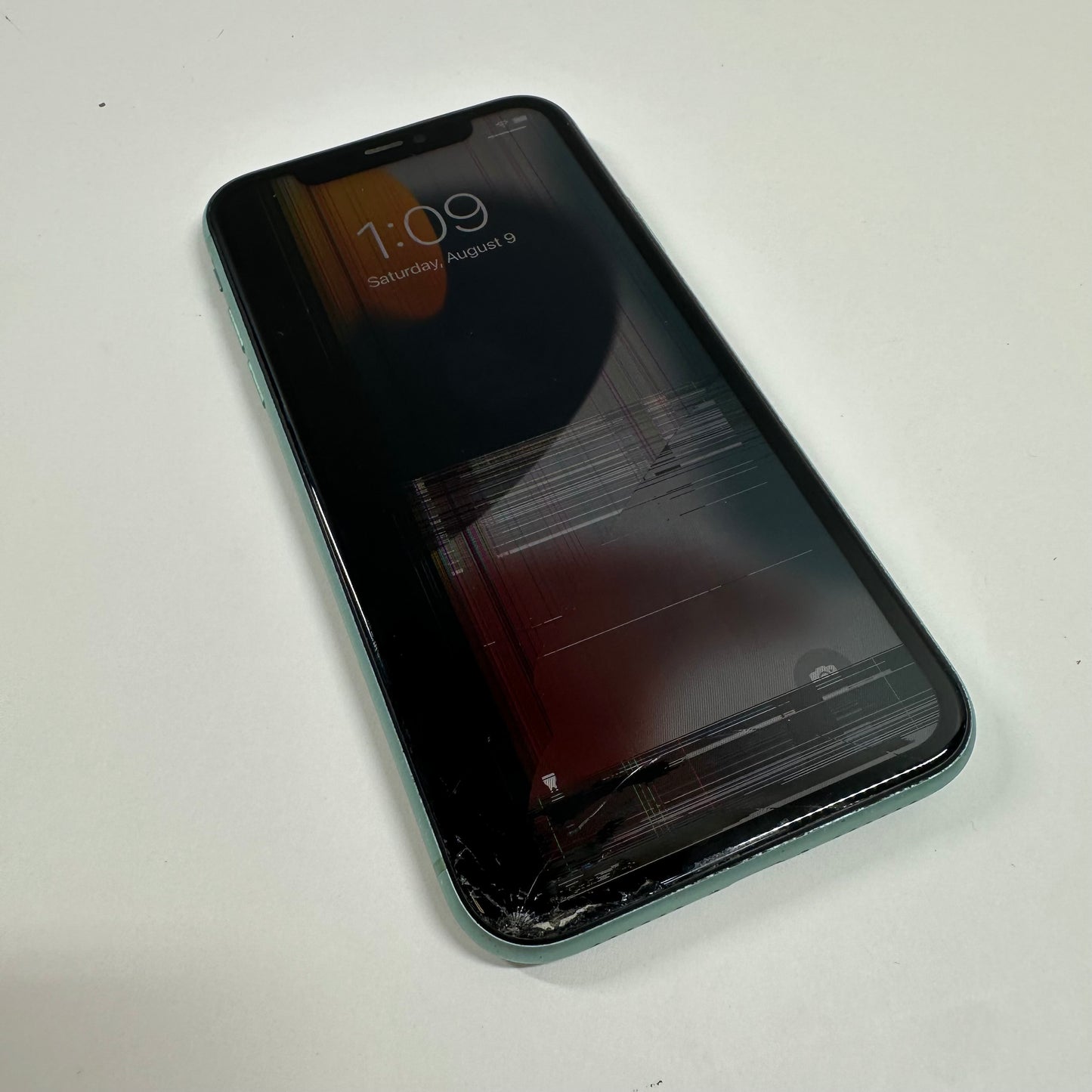 Broken GSM Unlocked Apple iPhone 11 128GB 15.4.1 MH8Q3LL/A CRACKED SCREEN