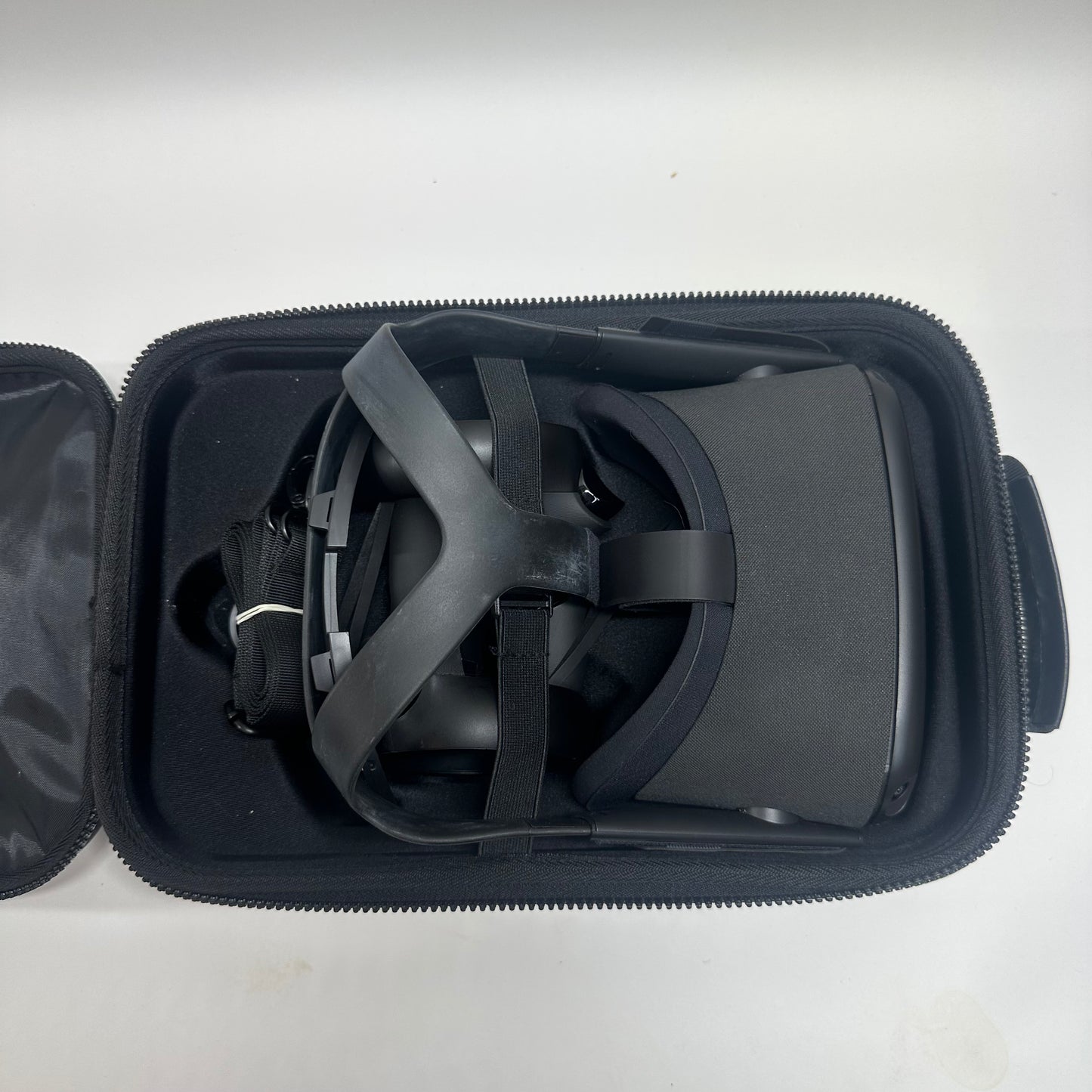 Oculus Quest 128GB Standalone All-in-One VR Headset 1PASH9B