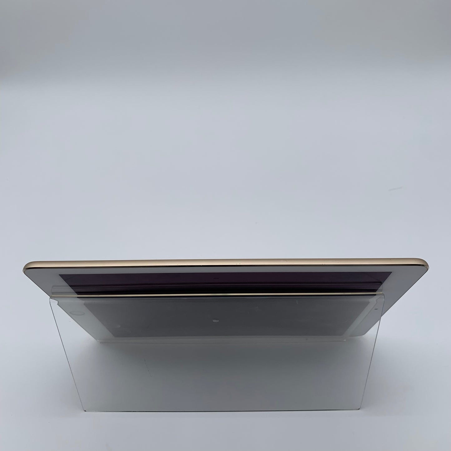 Broken WiFi Only Apple iPad Air 2nd Gen 128GB 15.8.4 Gold MH1J2LL/A parts only