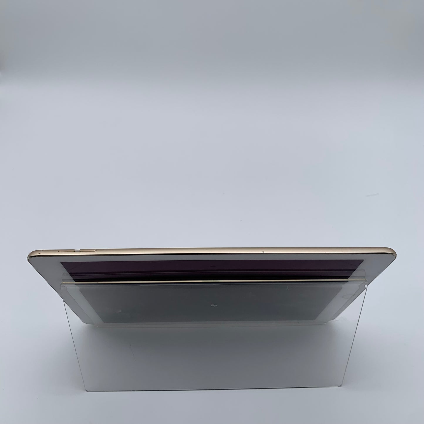 Broken WiFi Only Apple iPad Air 2nd Gen 128GB 15.8.4 Gold MH1J2LL/A parts only