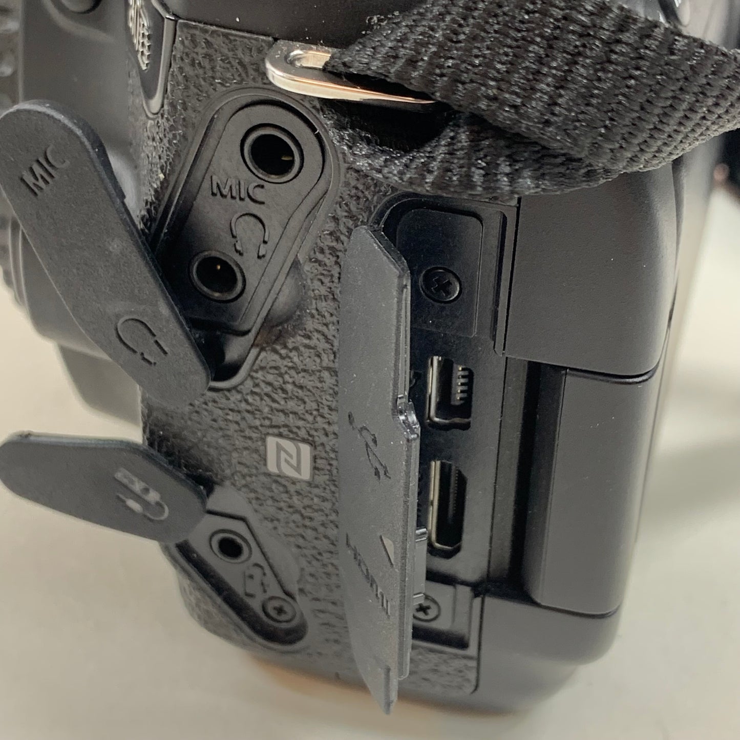 Canon EOS 80D 24.2MP mid-range, enthusiast-level DSLR