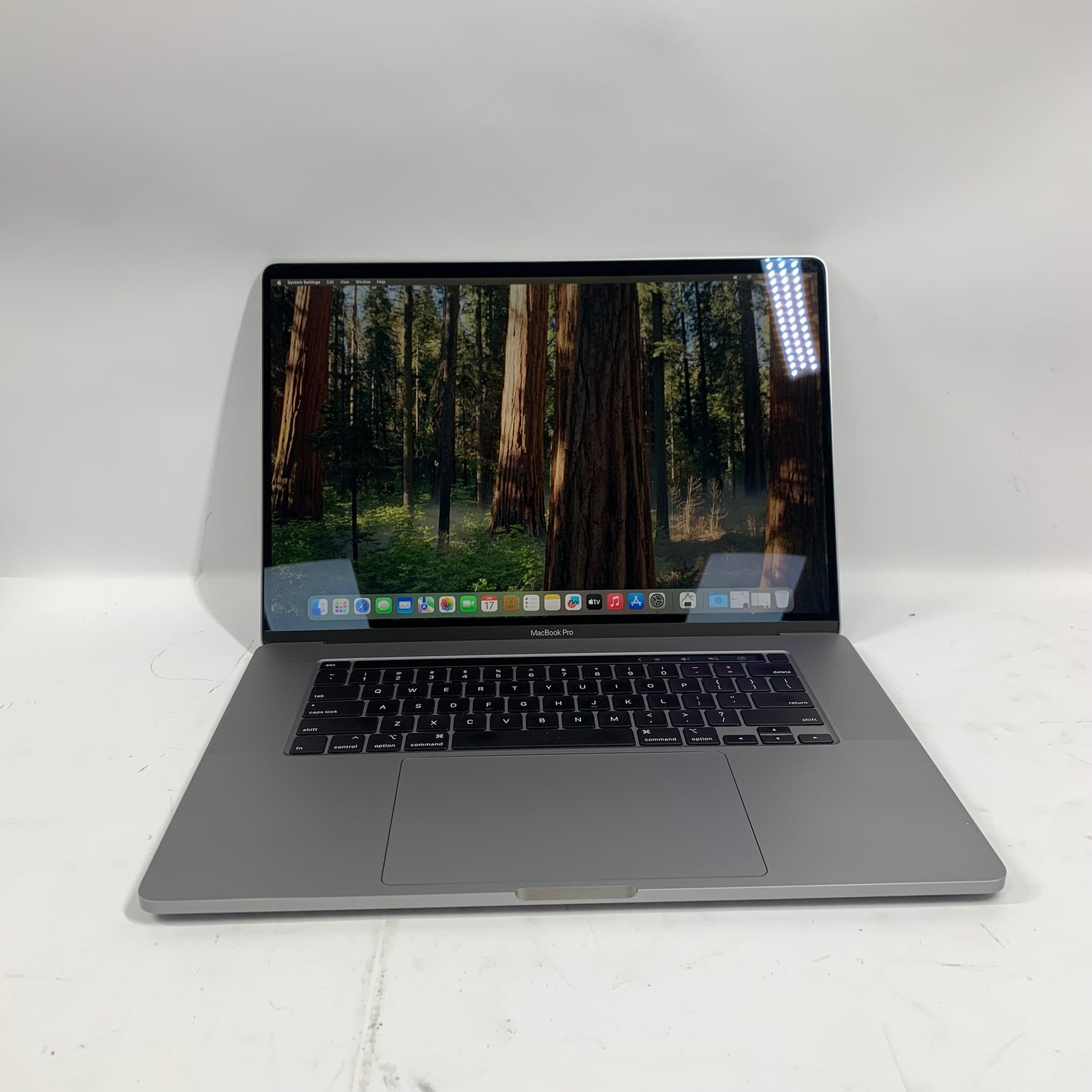 2019 Apple MacBook Pro 16" i7 2.6GHz 32GB RAM 2TB SSD Silver A2141