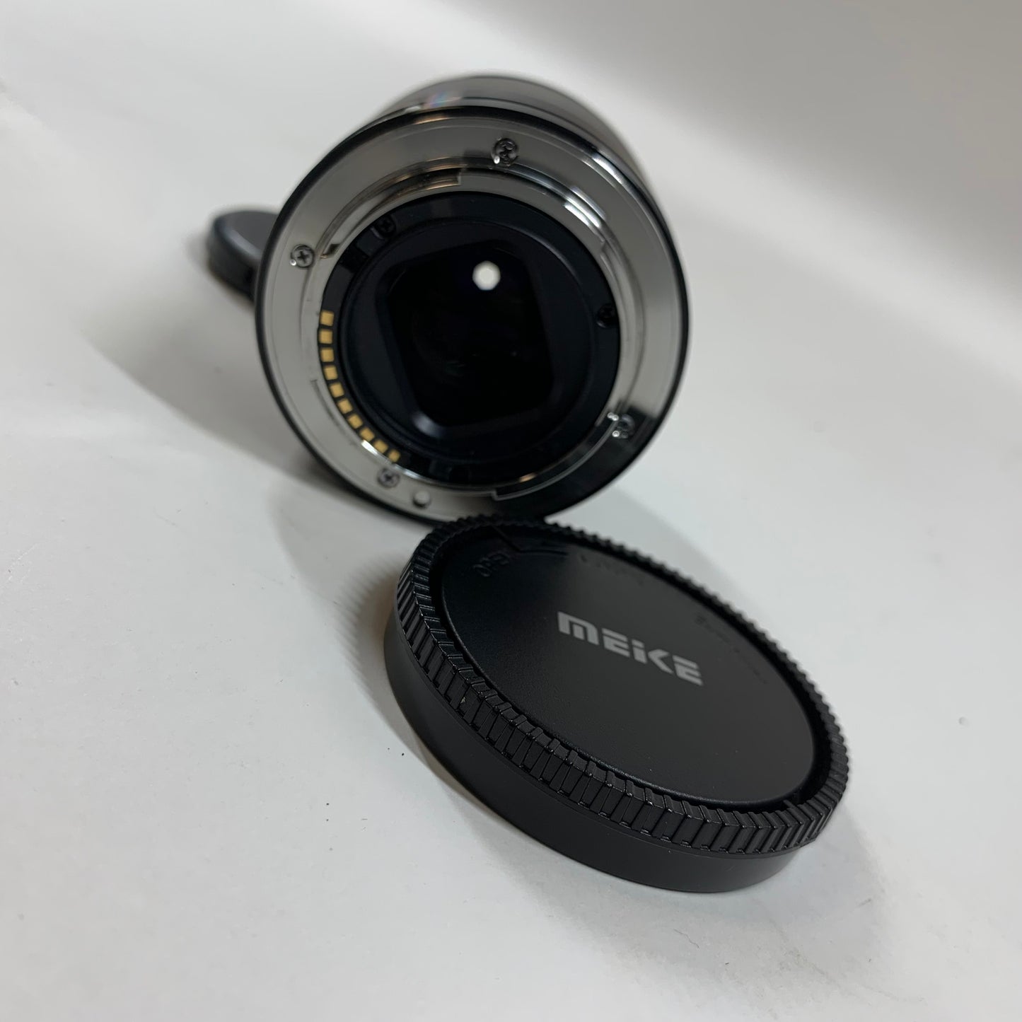 Sony SEL20F18 0.39-1.28 1.28 E-Mount  full-frame, wide-angle prime lens SEL20F18